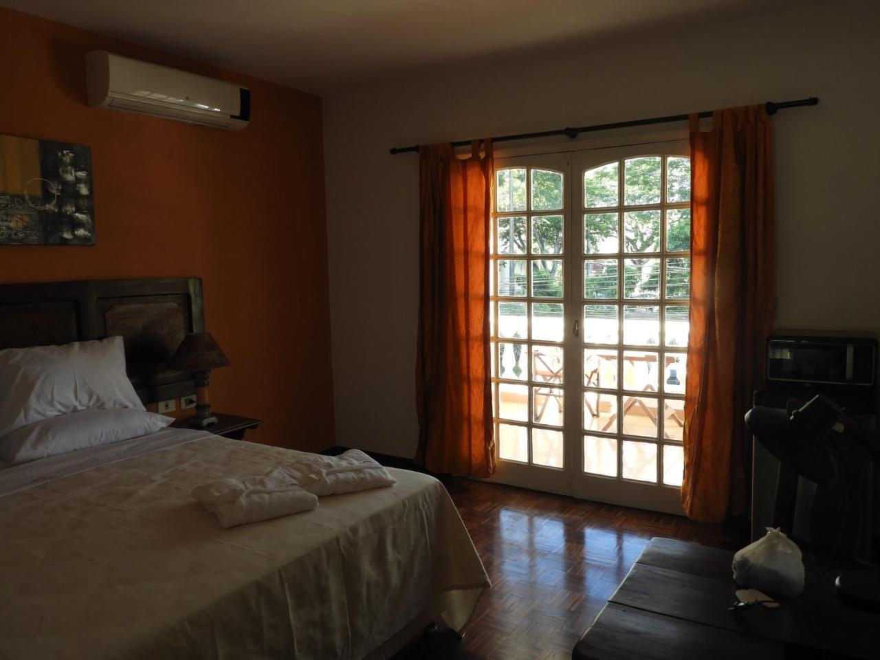 Hotel Casa Jardin อะซุนซิออง ภายนอก รูปภาพ