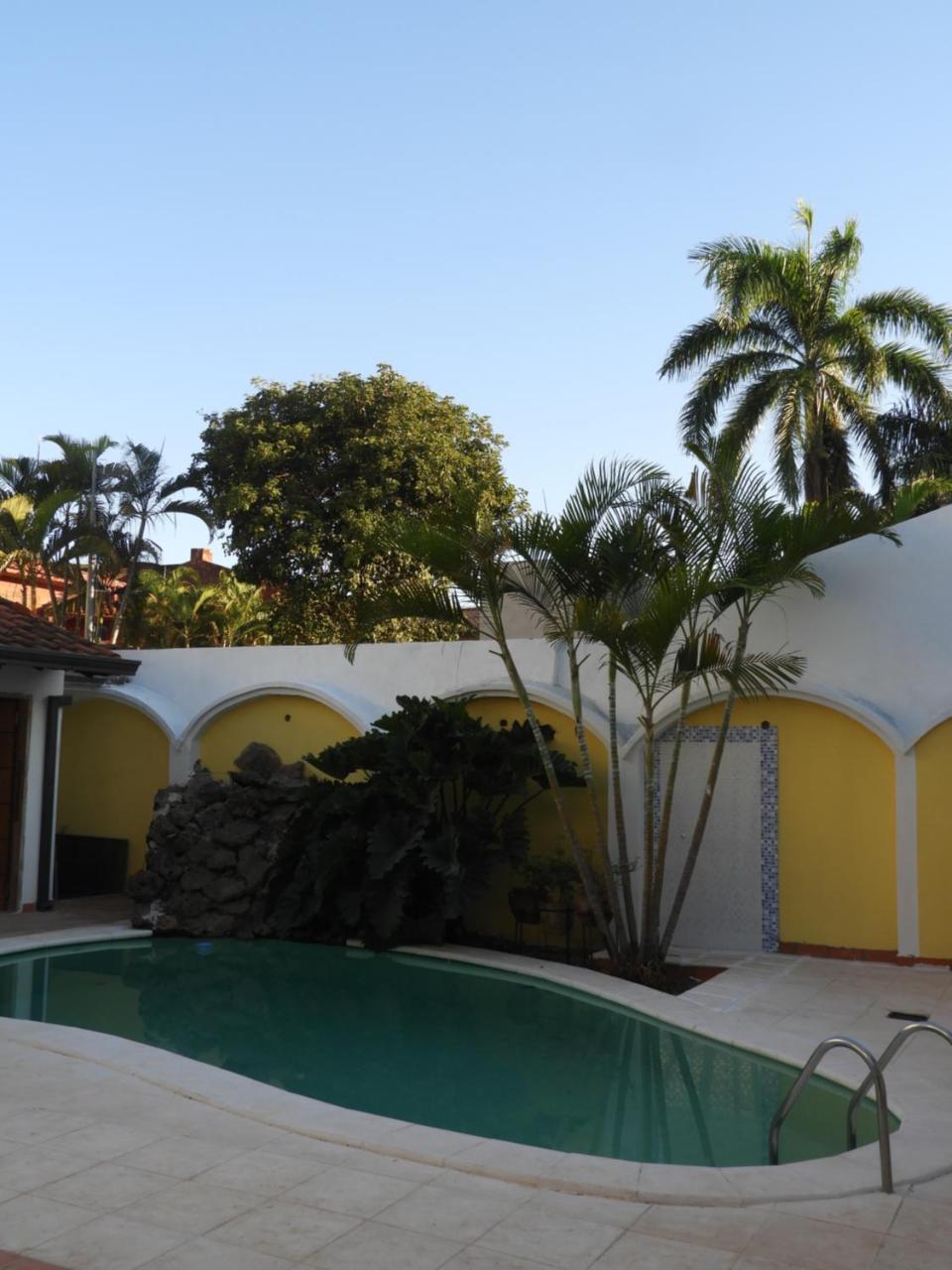 Hotel Casa Jardin อะซุนซิออง ภายนอก รูปภาพ