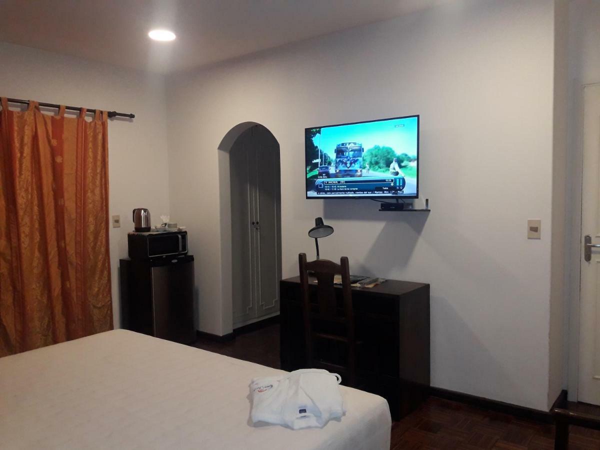 Hotel Casa Jardin อะซุนซิออง ภายนอก รูปภาพ